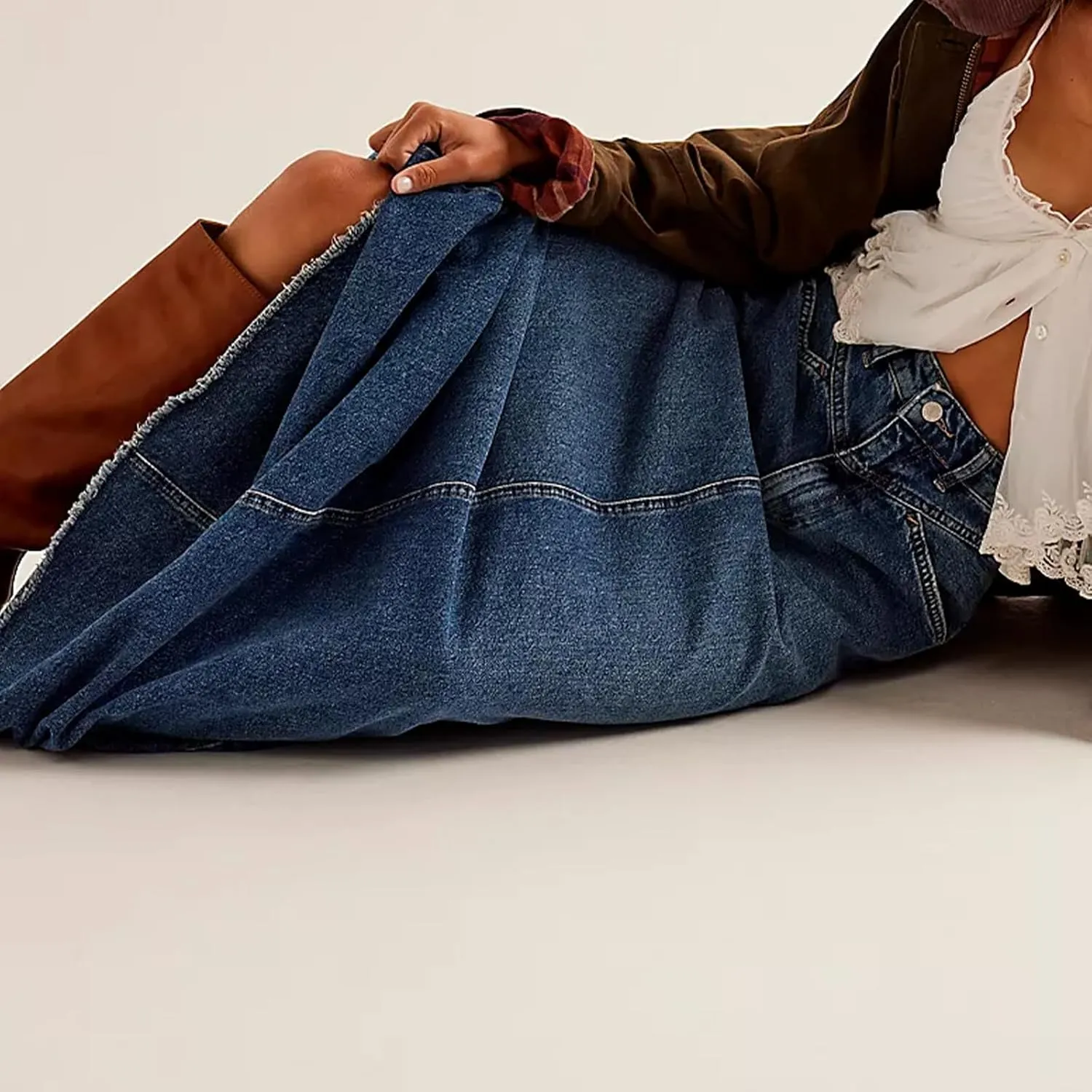 lisenraIn Women Denim Maxi Skirt Raw Hem A-Line Jean Skirt Casual Y2K Fashion High Waisted Long Denim Skirt with Pockets