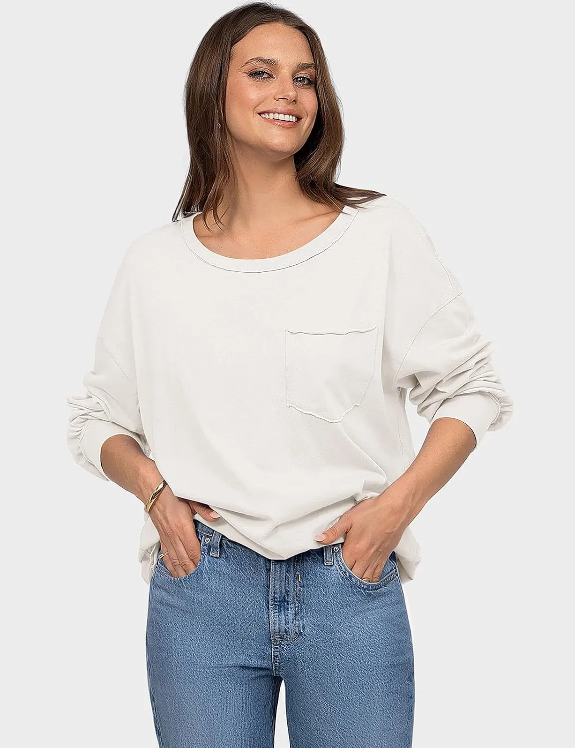 UEU Womens Long Sleeve Tops Crew Neck Casual Oversized Cotton Shirts Blouses Tshirt Tee 2024 Fall Trendy Clothes with Pockets