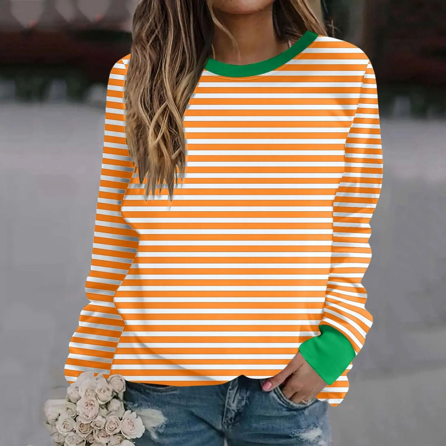 Womens Striped Sweatshirt Trendy Fleece Long Sleeve Crewneck Pullover Tops Regular Fit Fall Fashion Outfits 2024